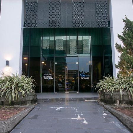 Sky Hotel Kota Kinabalu Exterior photo
