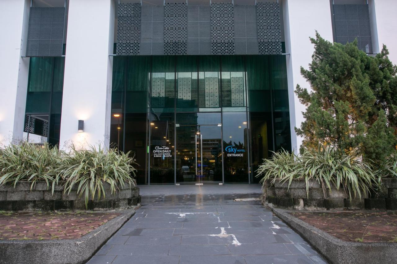 Sky Hotel Kota Kinabalu Exterior photo
